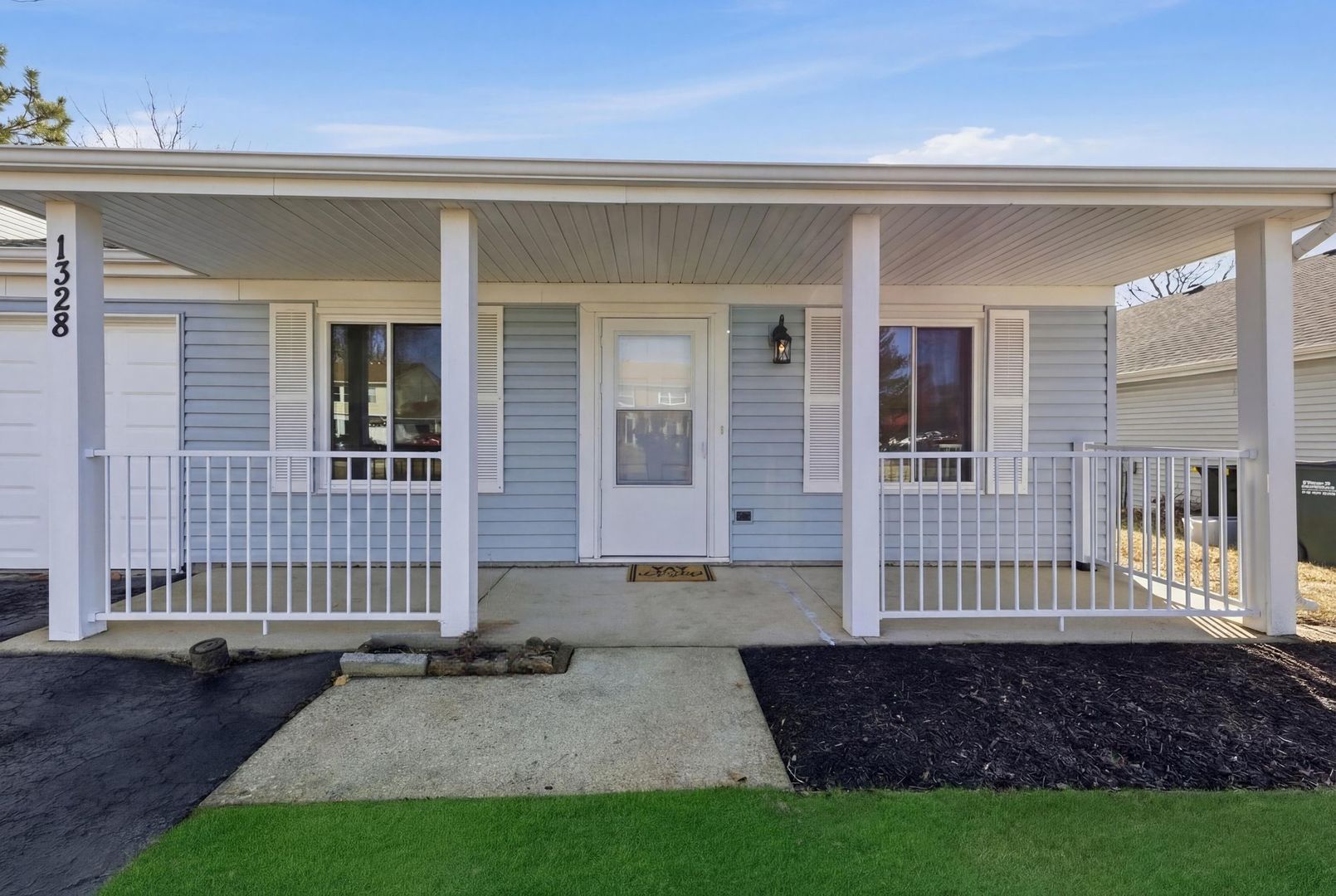 1328 Big Horn Trail, Carol Stream, IL 60188