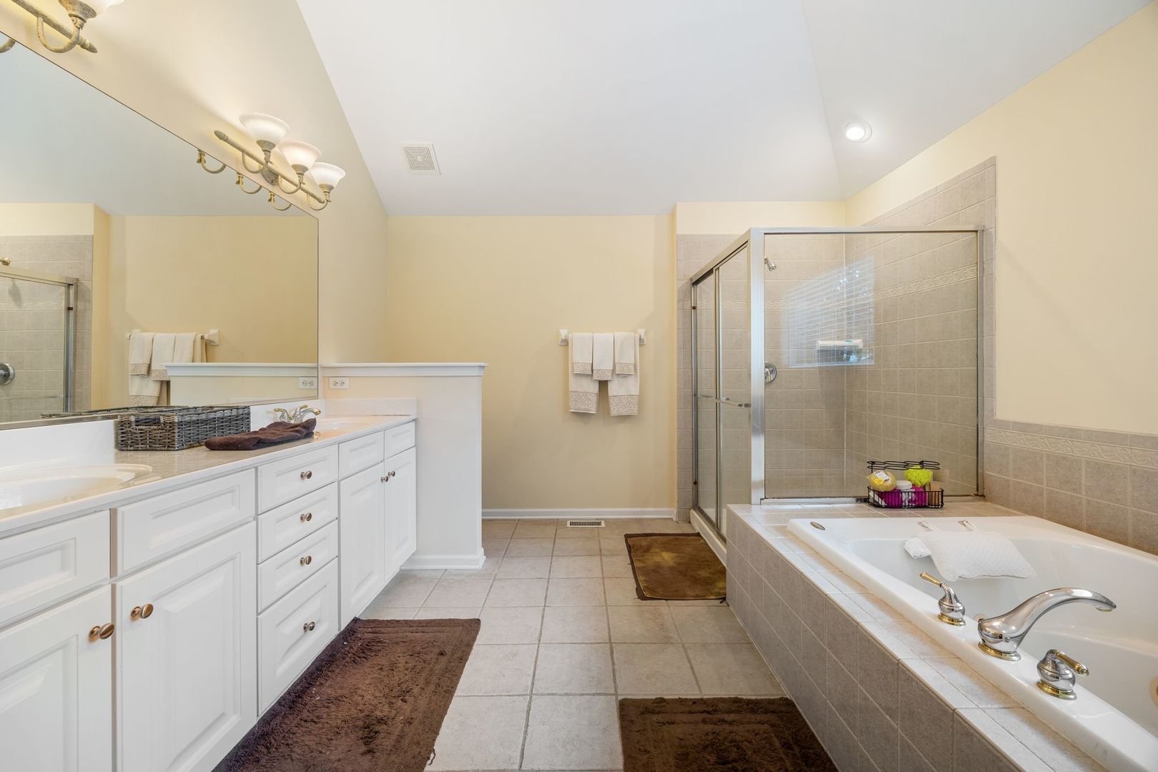 238 Willowwood Drive, Oswego, IL 60543