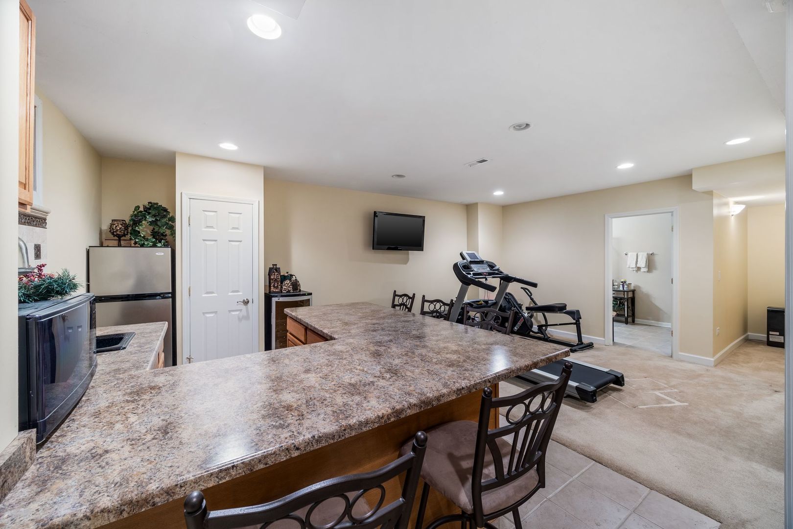 238 Willowwood Drive, Oswego, IL 60543