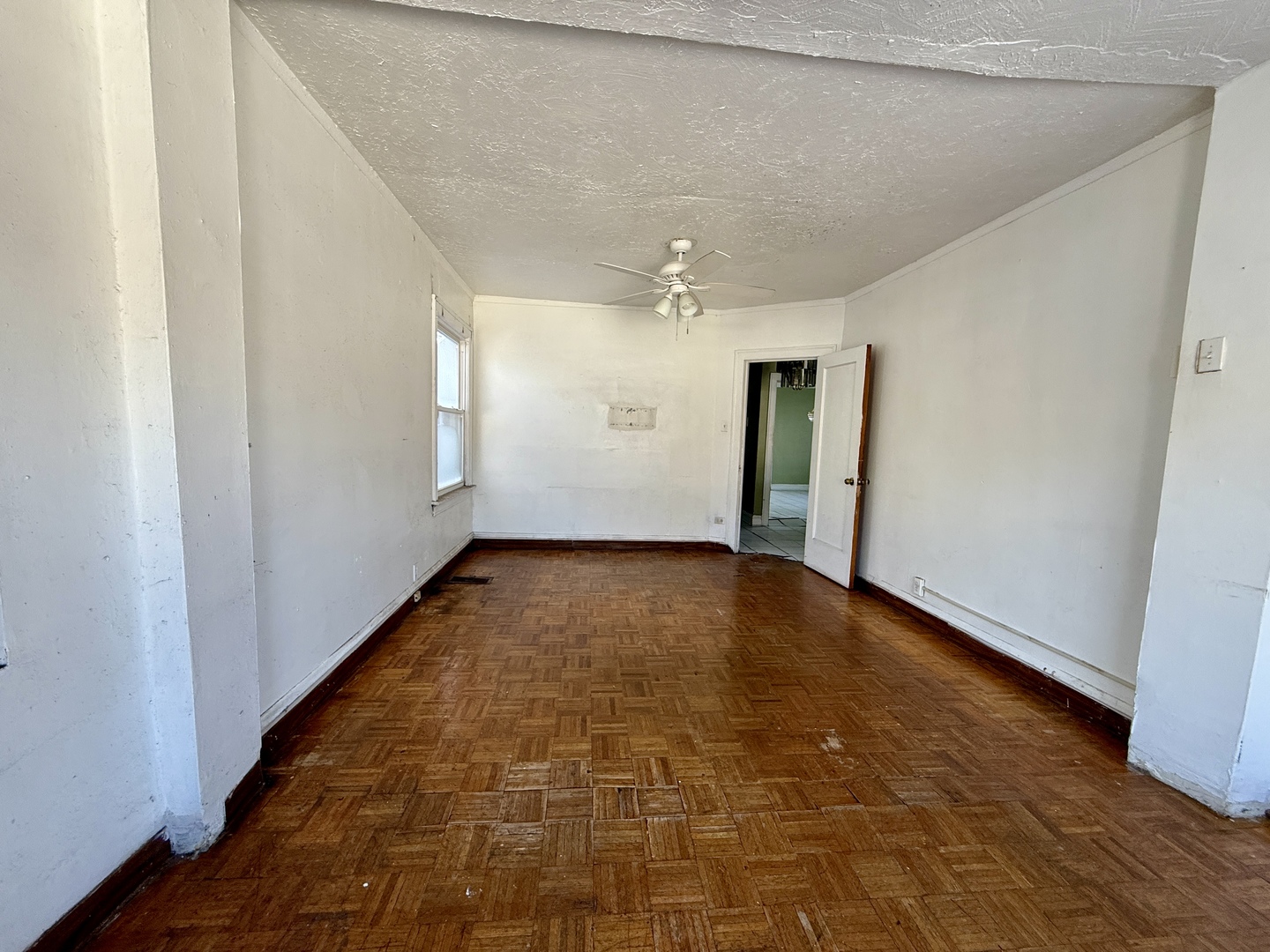 7741 S Oglesby Avenue, Chicago, IL 60649