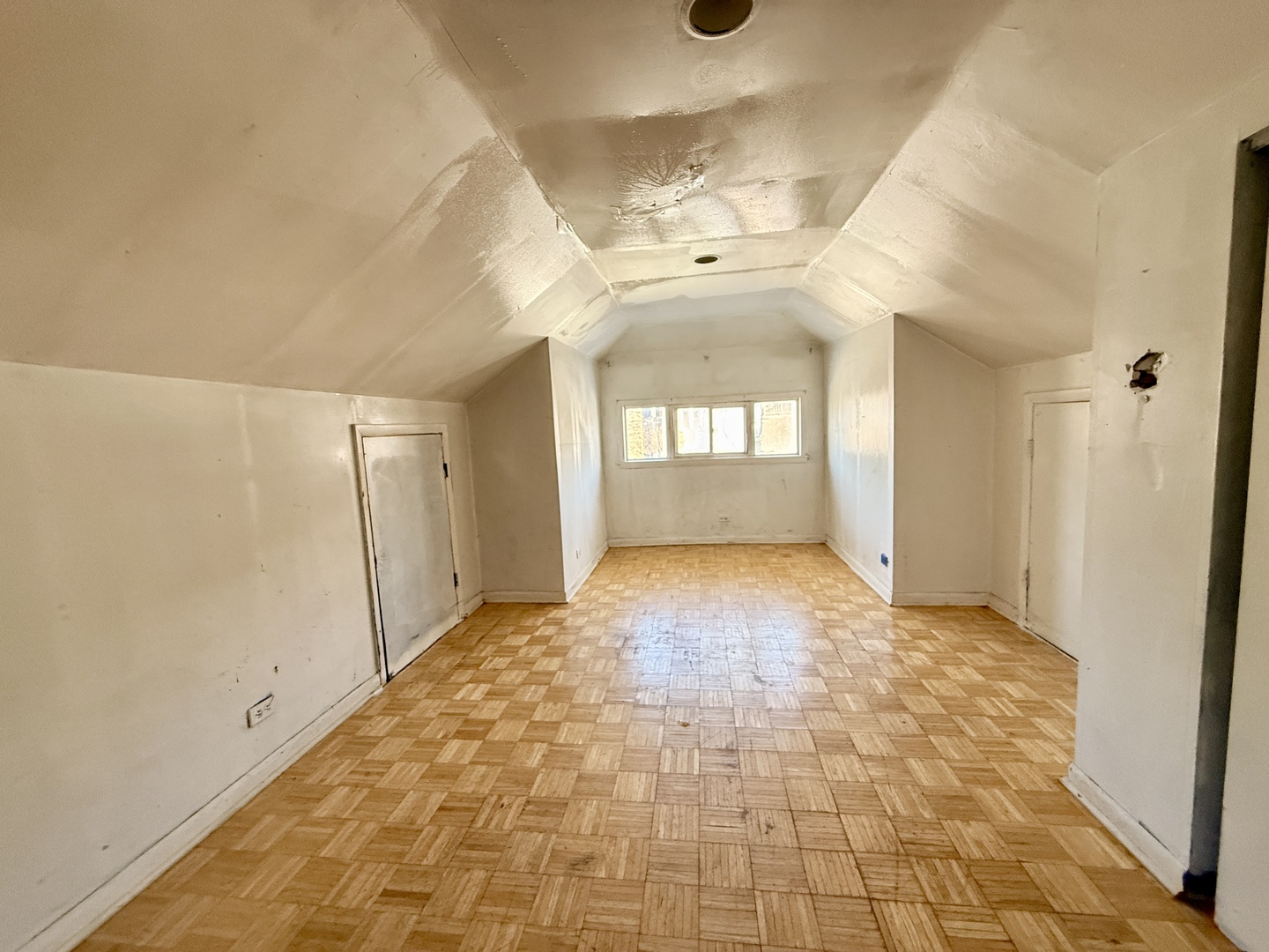 7741 S Oglesby Avenue, Chicago, IL 60649