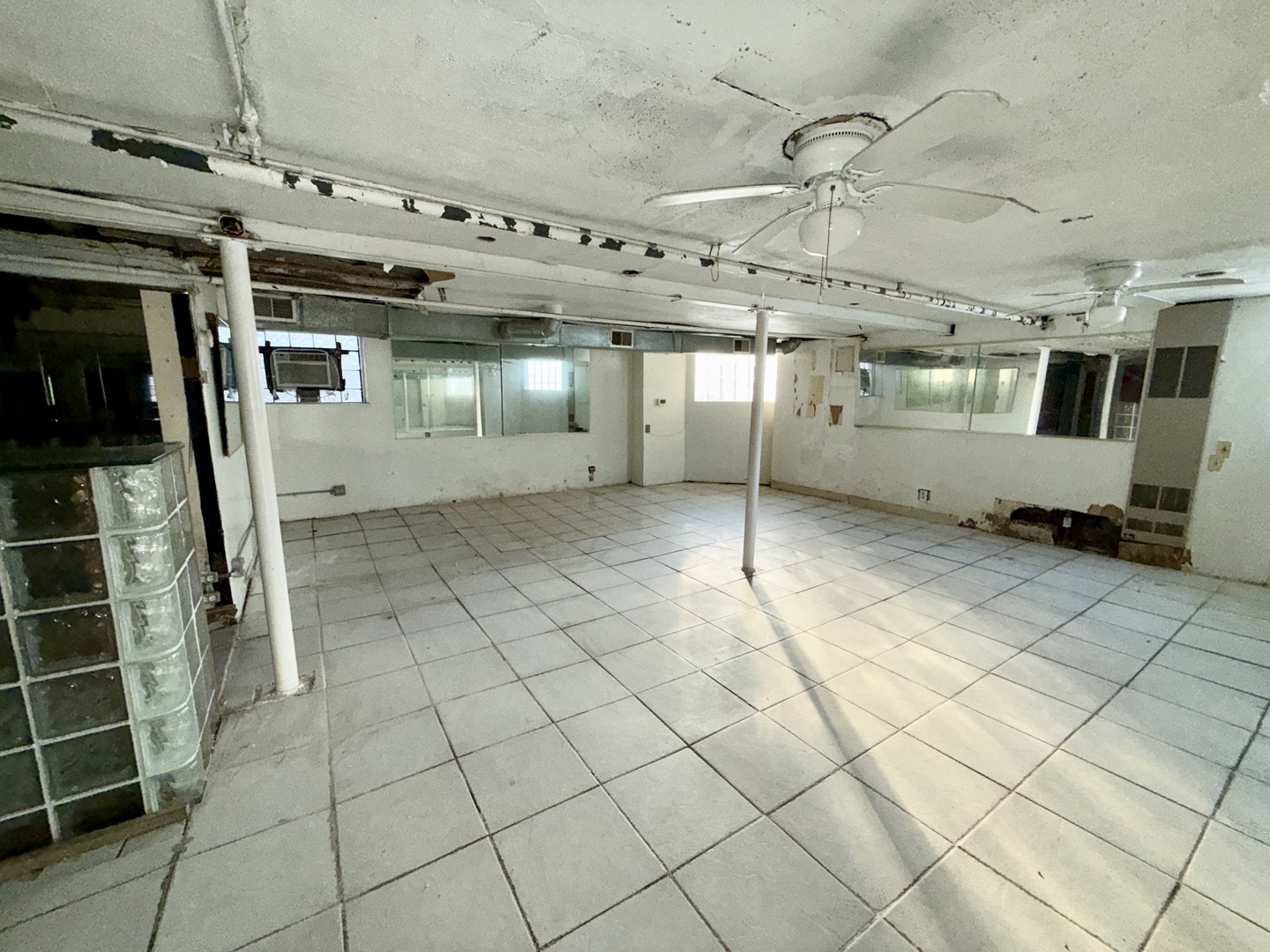 7741 S Oglesby Avenue, Chicago, IL 60649