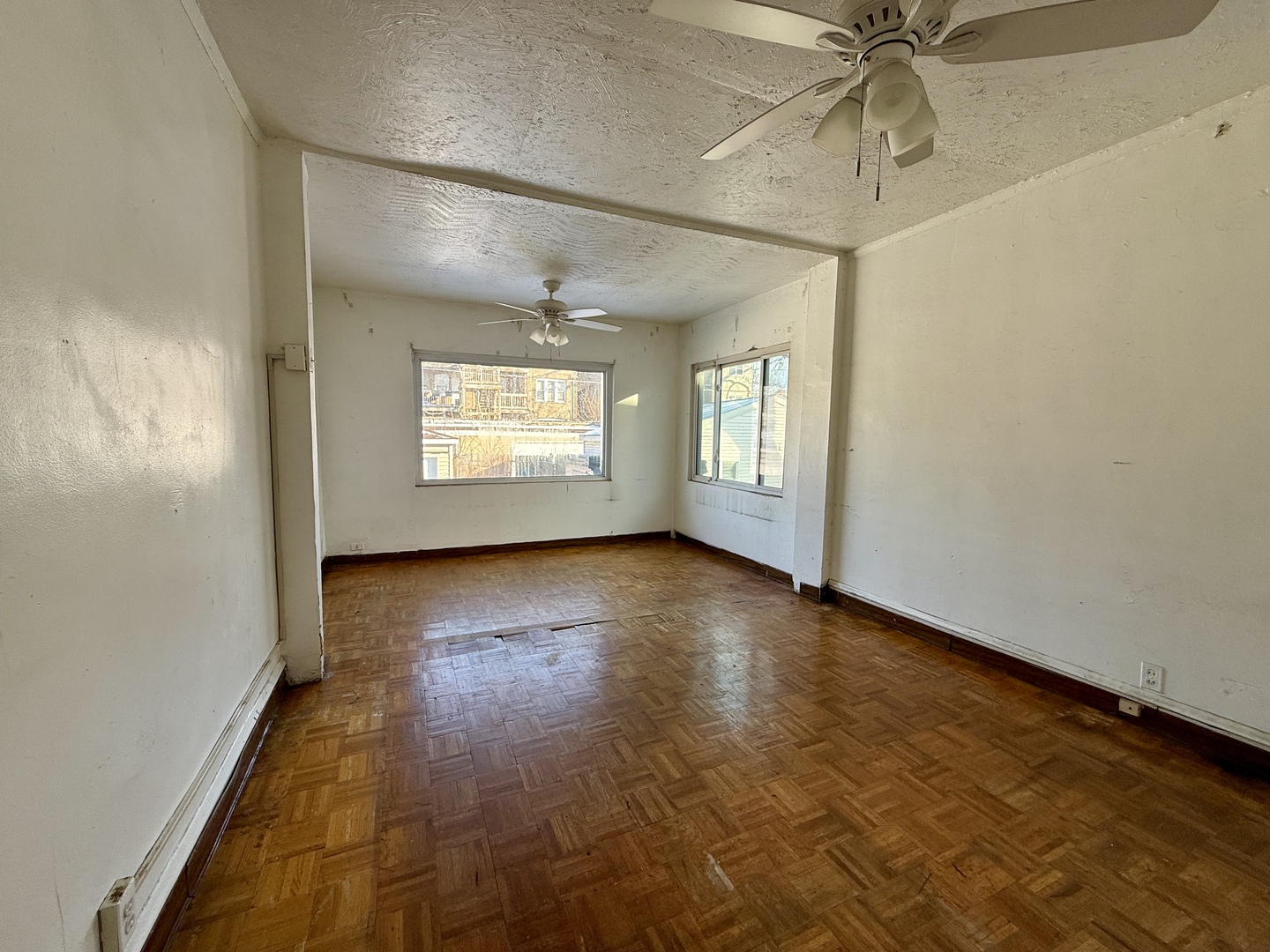 7741 S Oglesby Avenue, Chicago, IL 60649