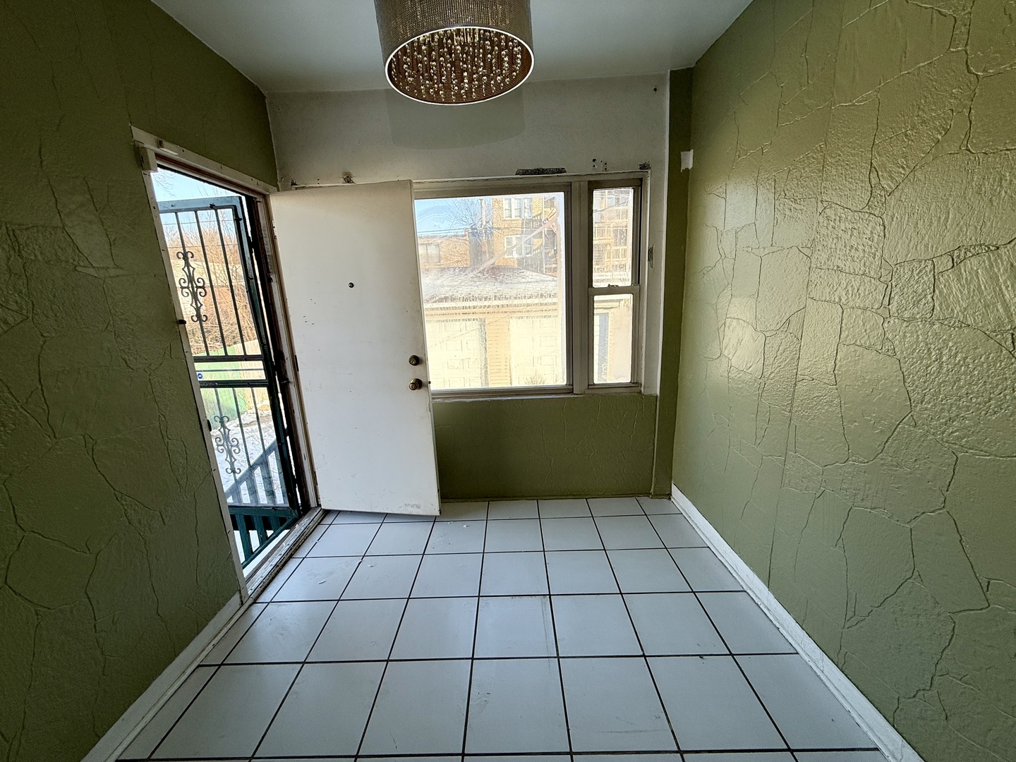 7741 S Oglesby Avenue, Chicago, IL 60649