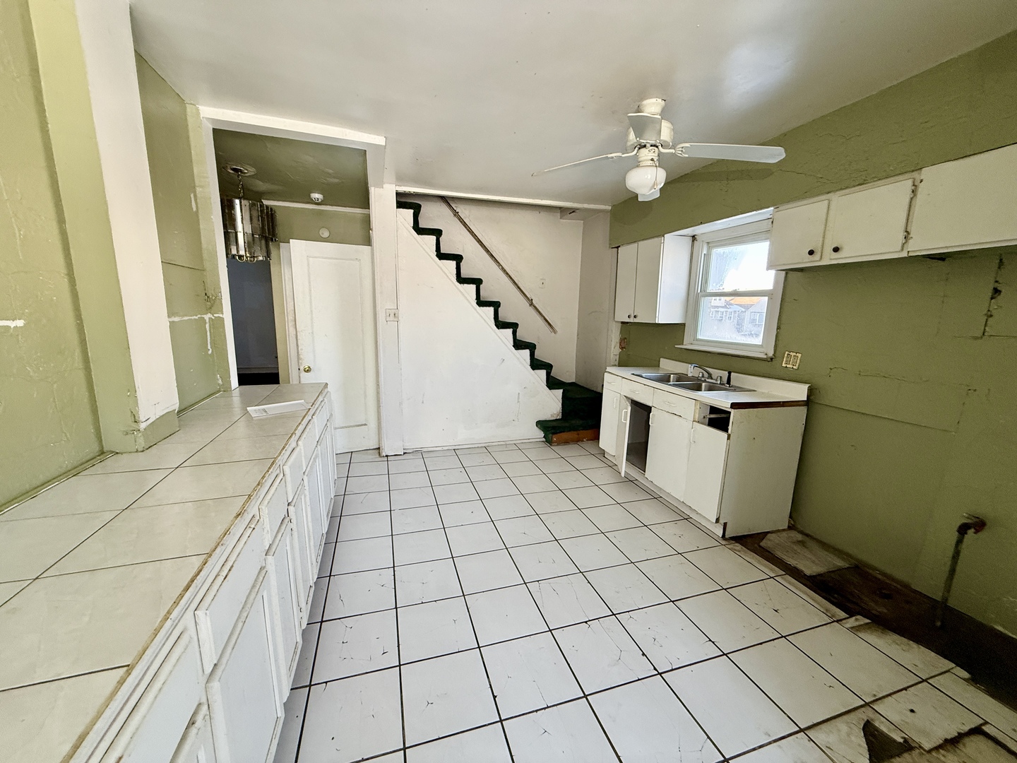 7741 S Oglesby Avenue, Chicago, IL 60649