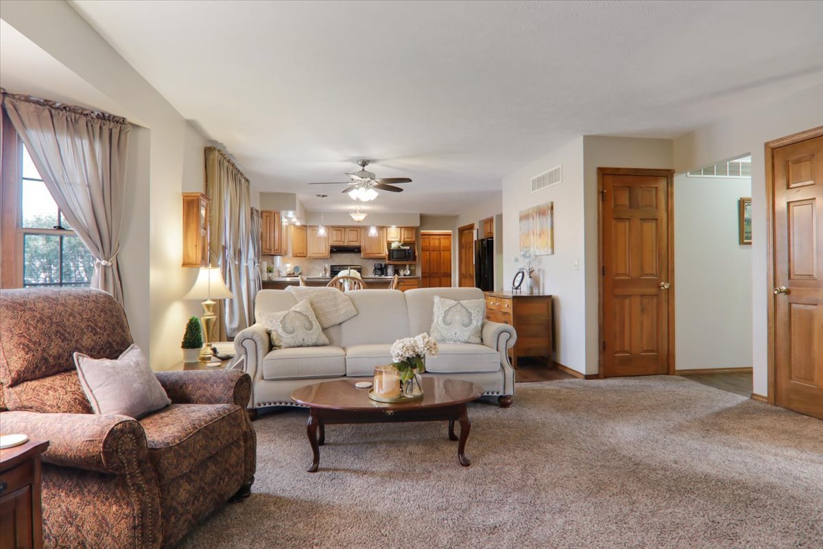 8 Minks Court, Bloomington, IL 61704