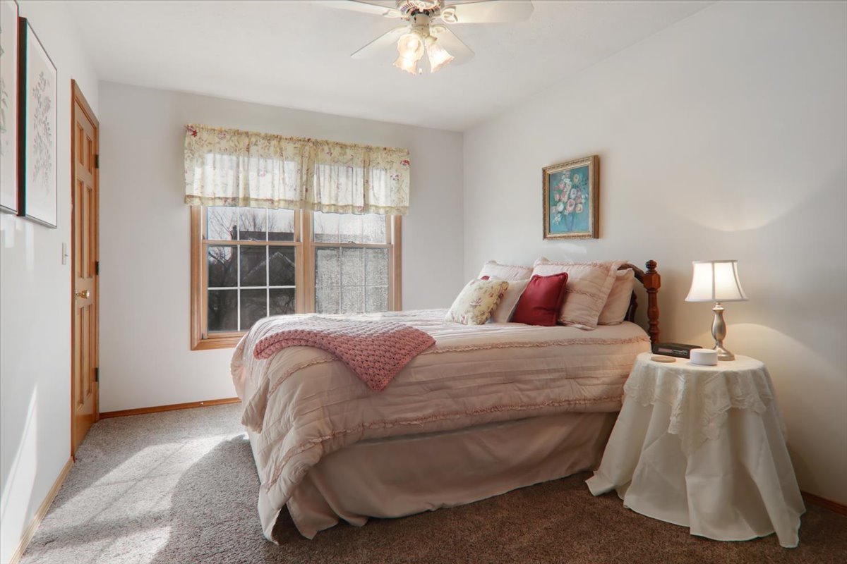 8 Minks Court, Bloomington, IL 61704