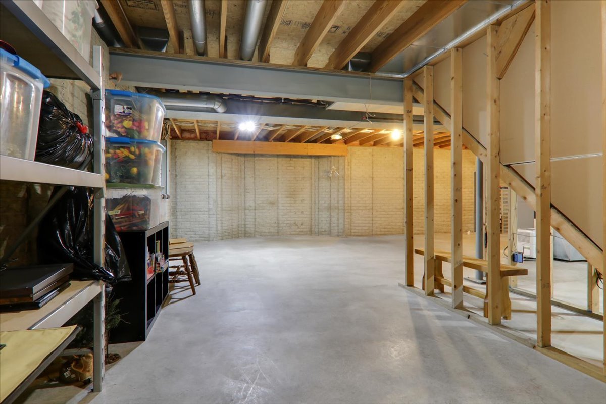 8 Minks Court, Bloomington, IL 61704