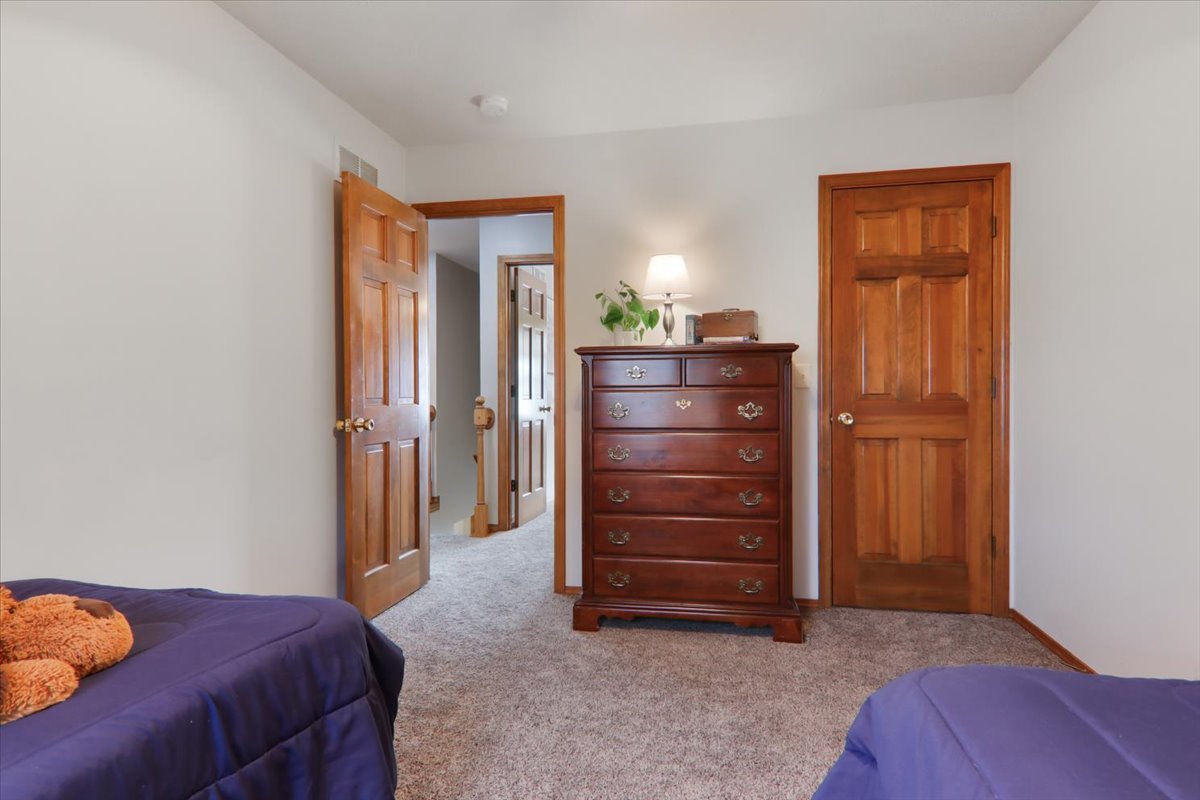 8 Minks Court, Bloomington, IL 61704