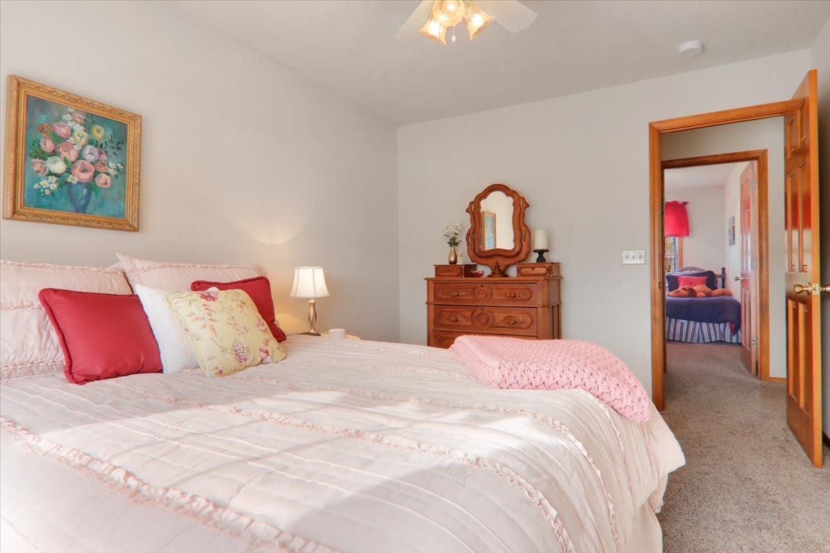 8 Minks Court, Bloomington, IL 61704