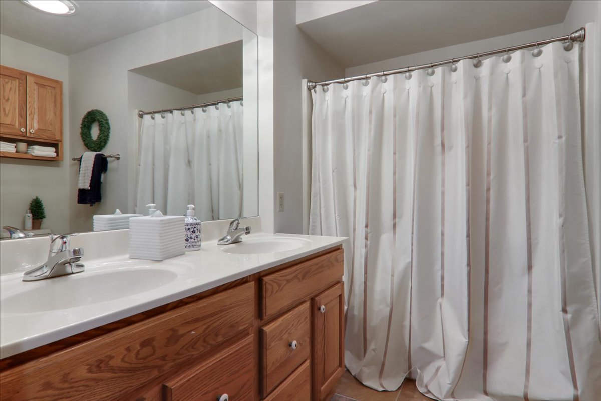 8 Minks Court, Bloomington, IL 61704