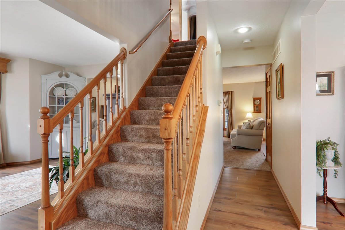 8 Minks Court, Bloomington, IL 61704