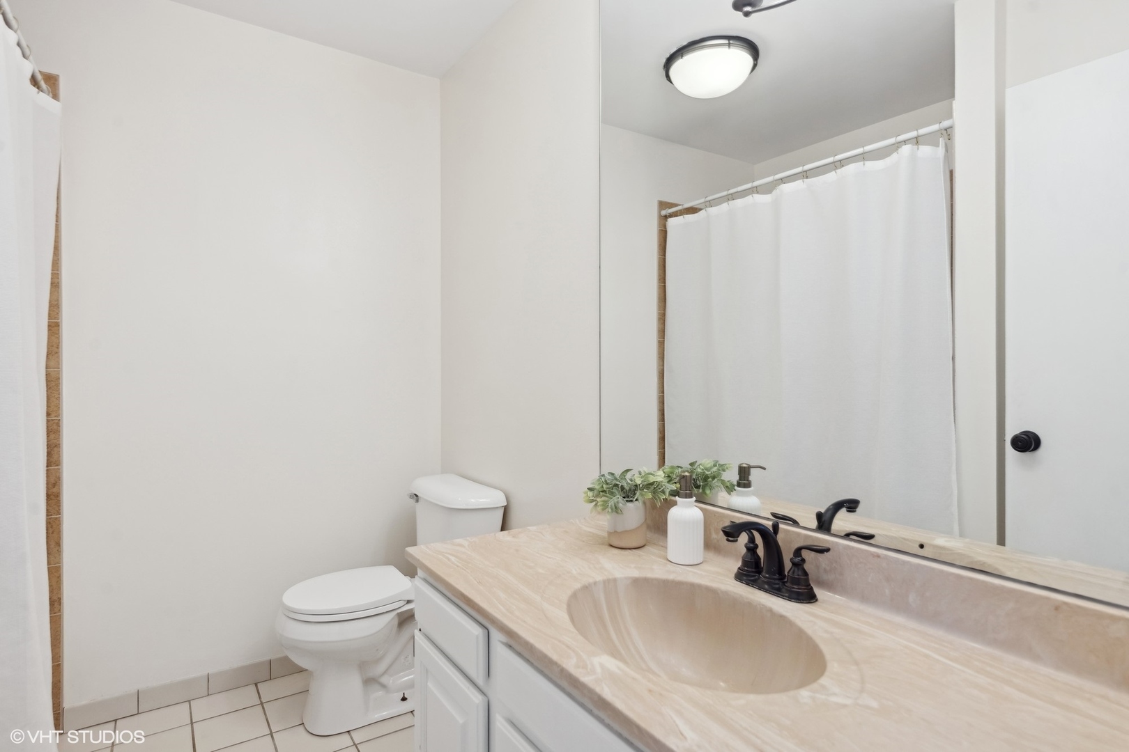 366 Ventura Club Drive, Roselle, IL 60172