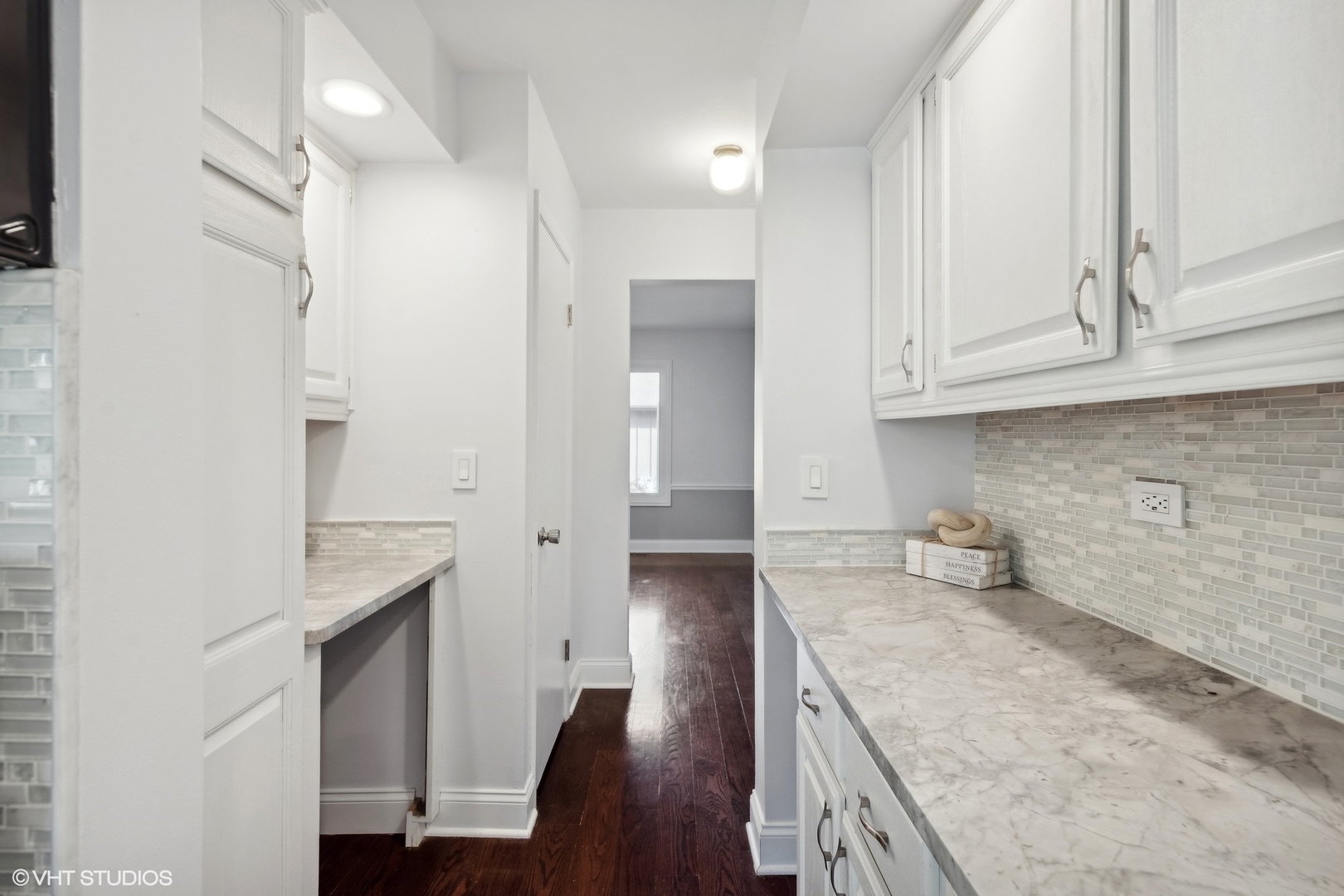 366 Ventura Club Drive, Roselle, IL 60172