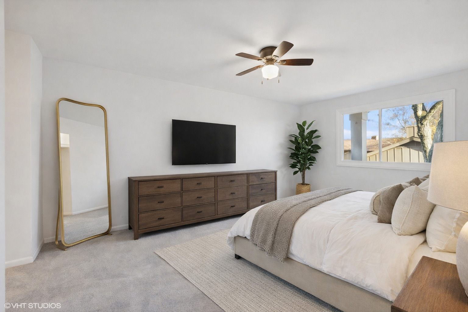 366 Ventura Club Drive, Roselle, IL 60172