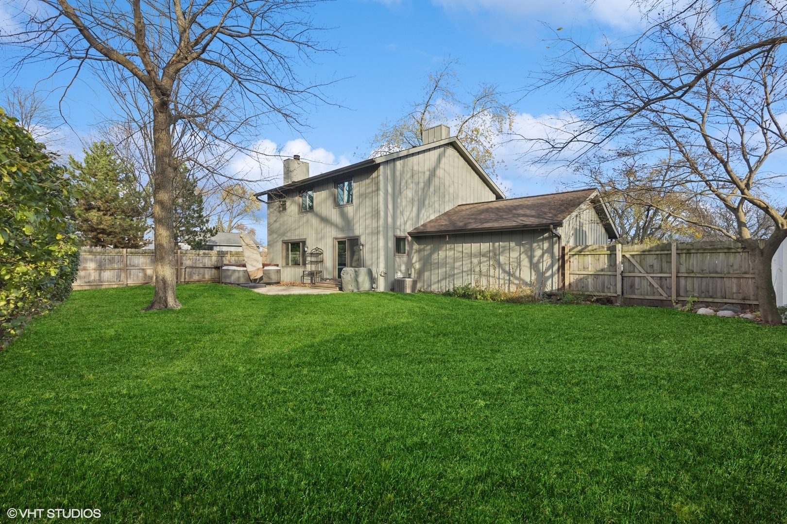 366 Ventura Club Drive, Roselle, IL 60172