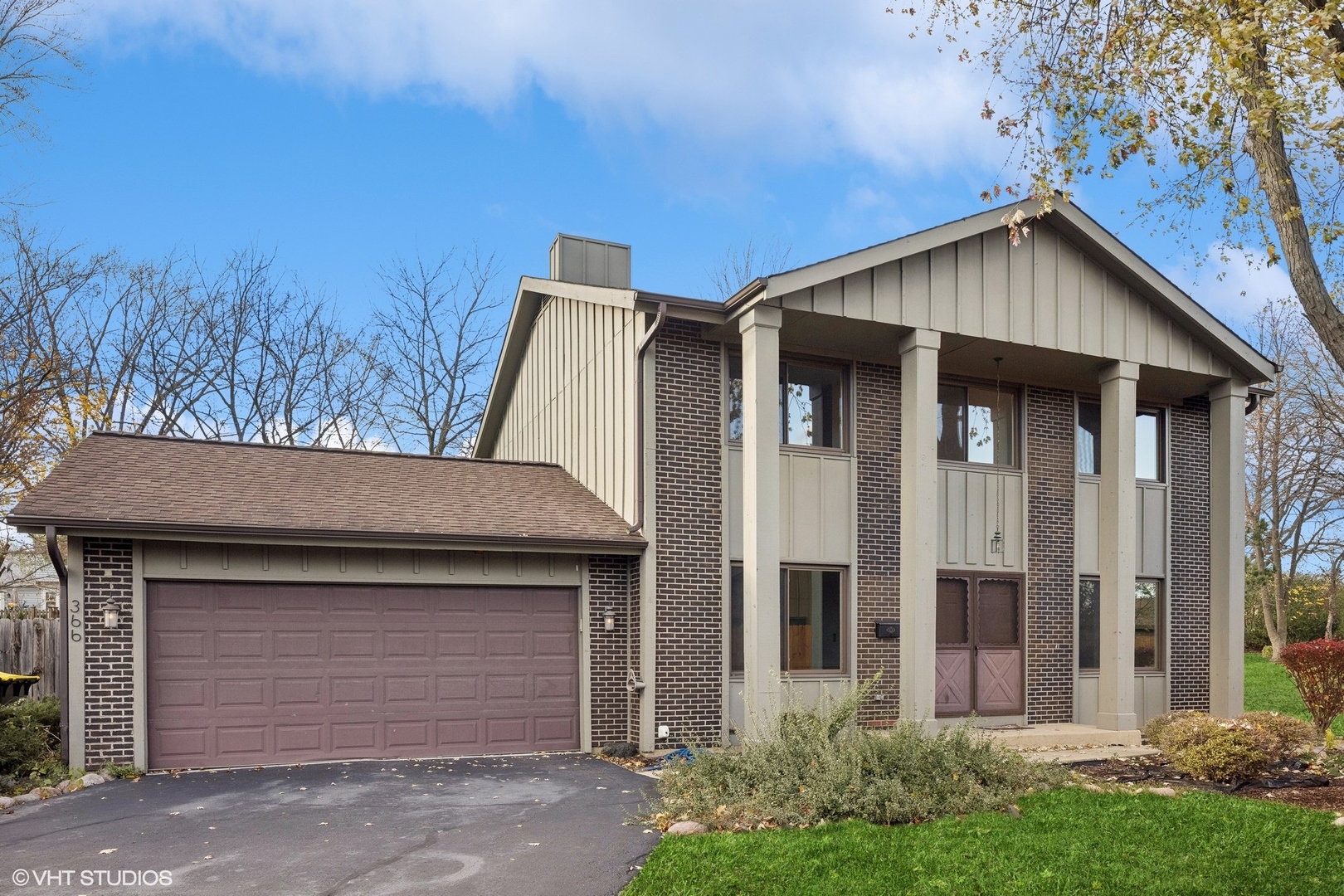 366 Ventura Club Drive, Roselle, IL 60172