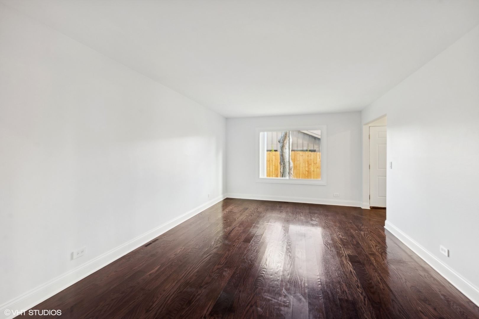 366 Ventura Club Drive, Roselle, IL 60172