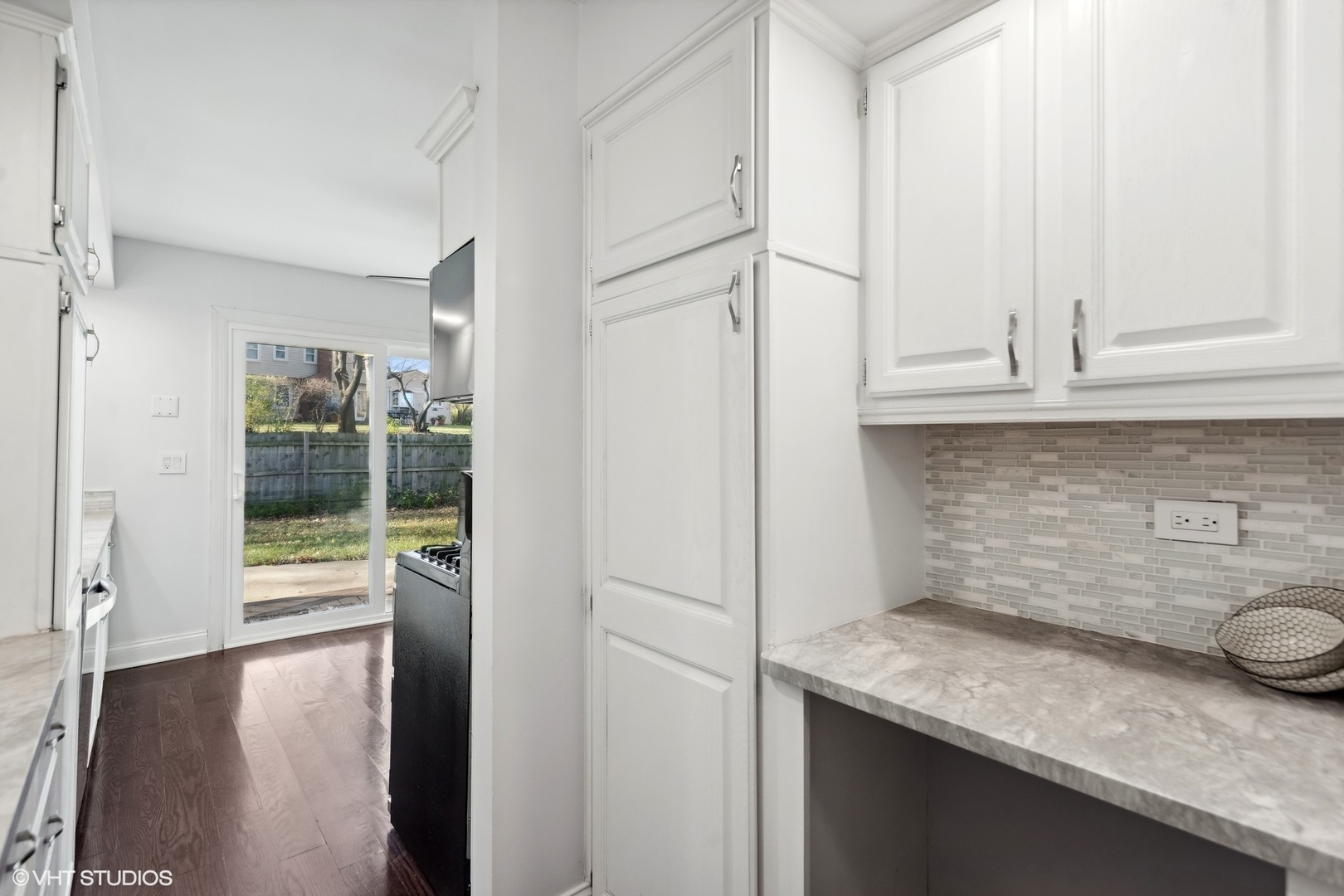 366 Ventura Club Drive, Roselle, IL 60172