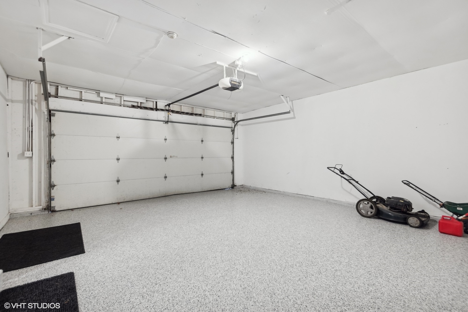 366 Ventura Club Drive, Roselle, IL 60172