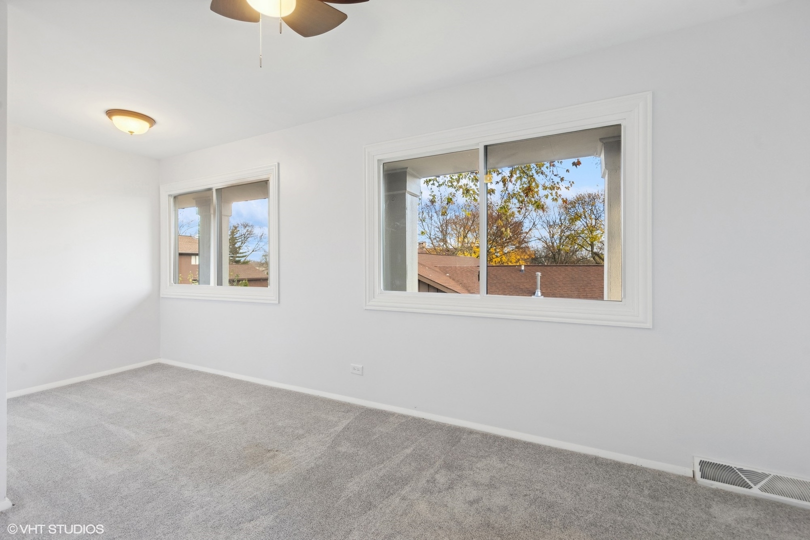 366 Ventura Club Drive, Roselle, IL 60172