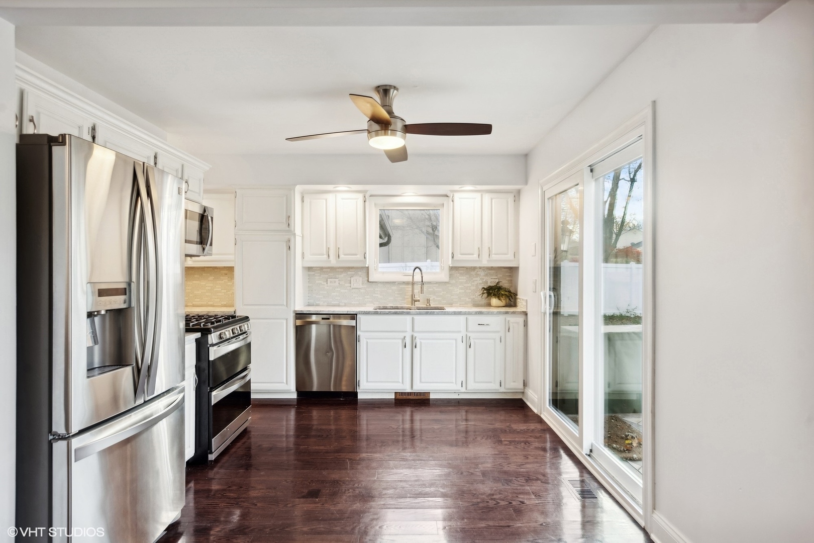 366 Ventura Club Drive, Roselle, IL 60172