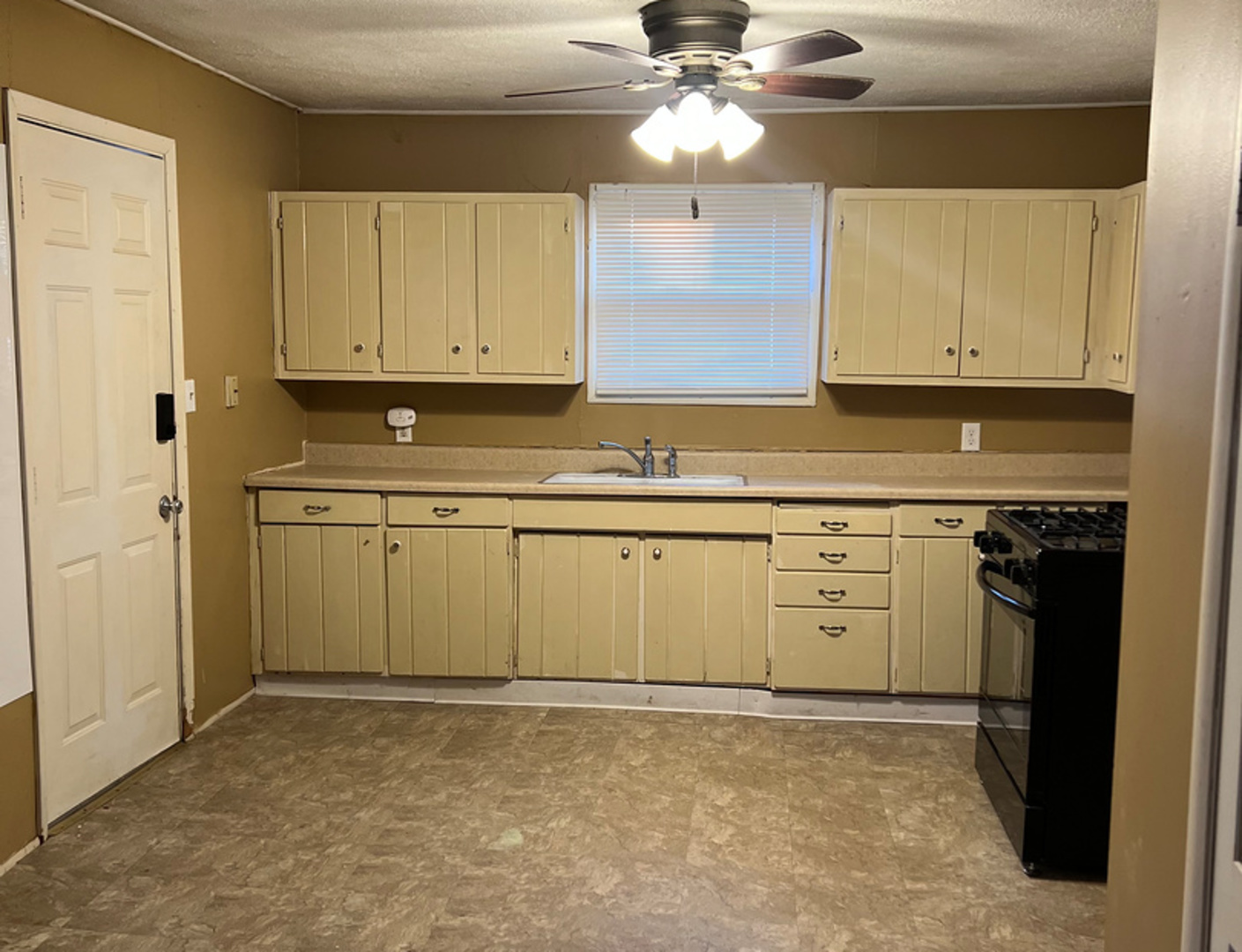 708 N Madison Street, Lincoln, IL 62656