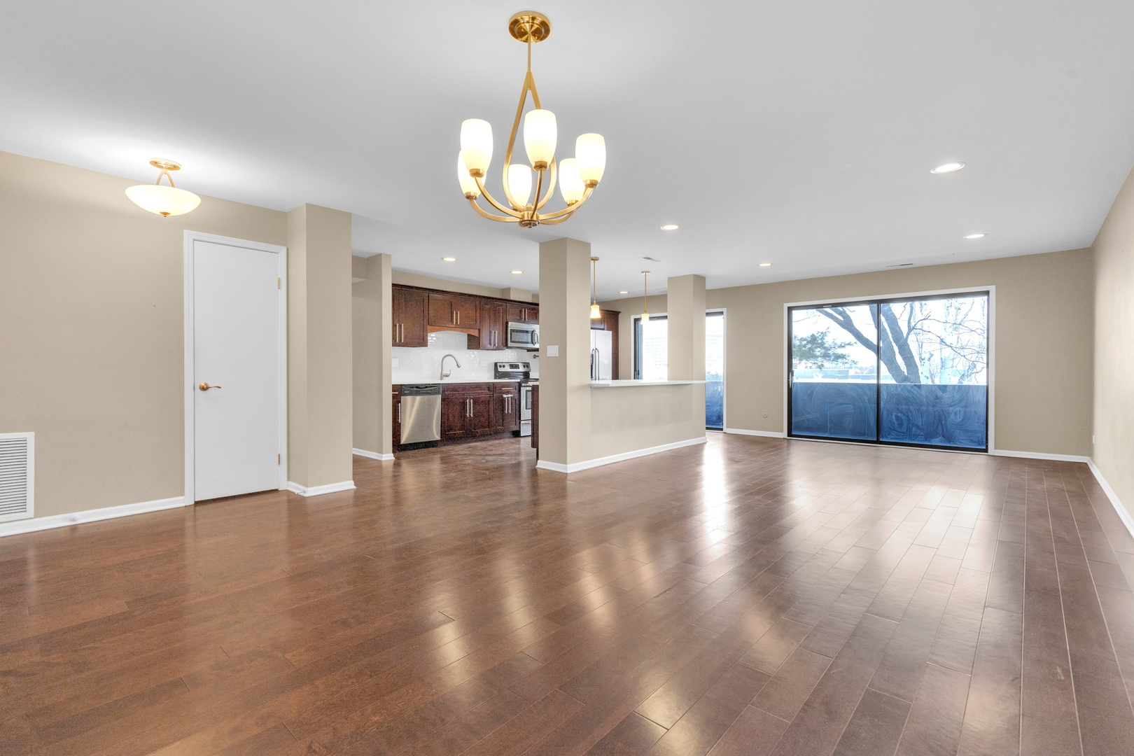 9242 Gross Point Road #310, Skokie, IL 60077