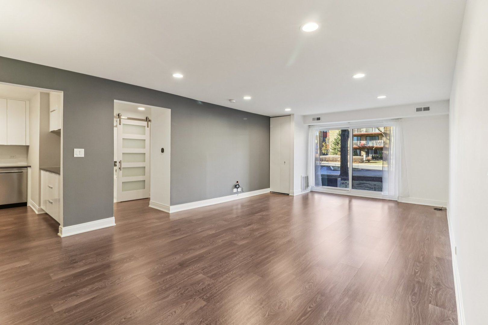 5450 Astor Lane #104, Rolling Meadows, IL 60008