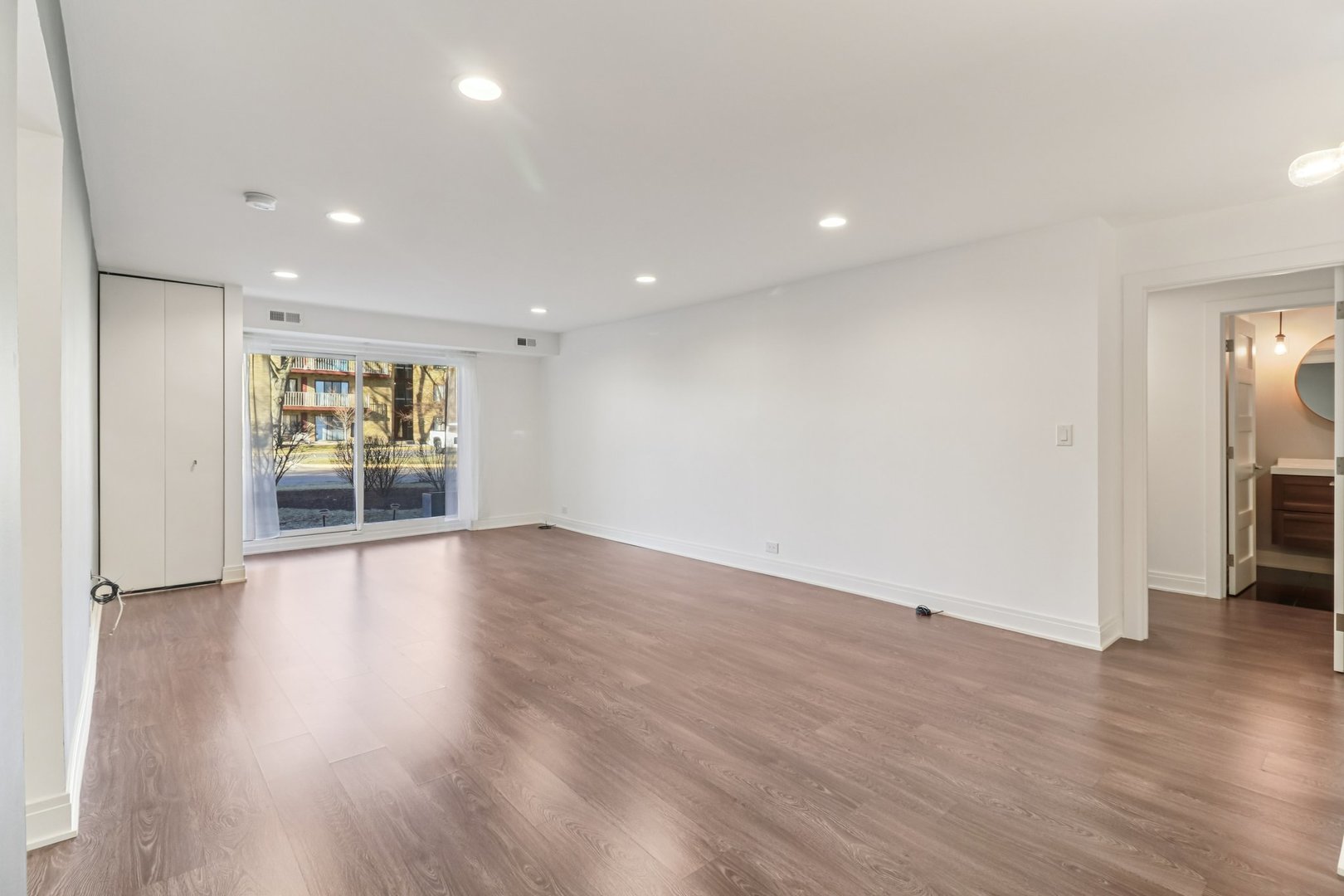 5450 Astor Lane #104, Rolling Meadows, IL 60008