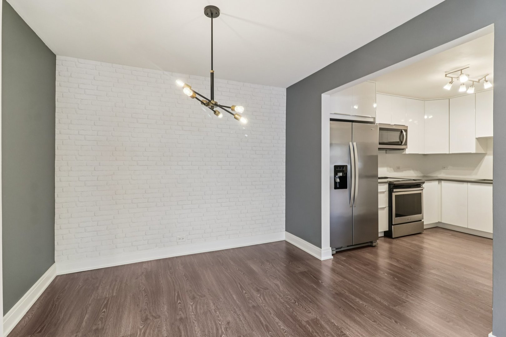 5450 Astor Lane #104, Rolling Meadows, IL 60008