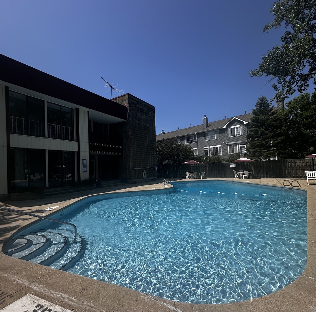 5450 Astor Lane #104, Rolling Meadows, IL 60008