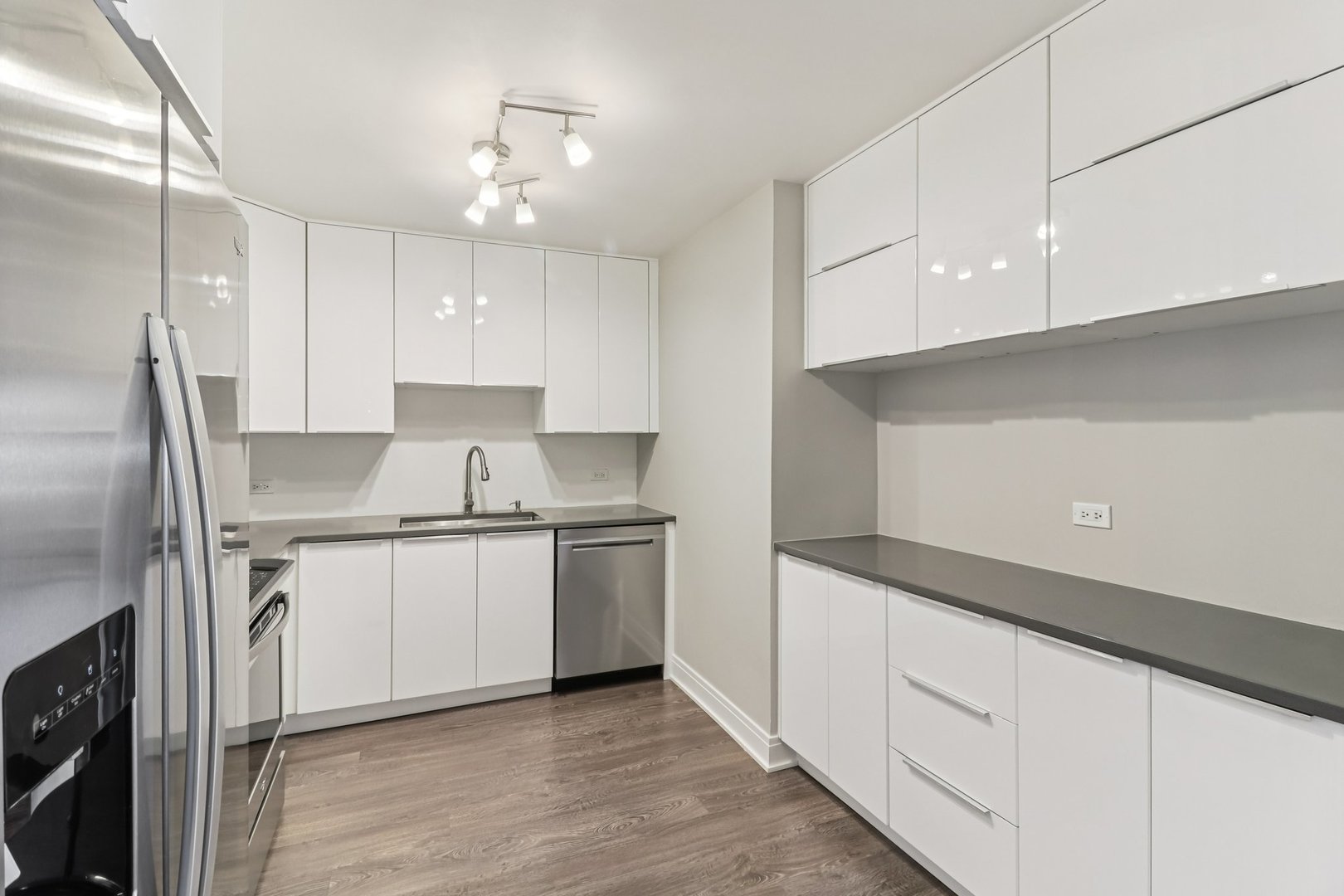 5450 Astor Lane #104, Rolling Meadows, IL 60008