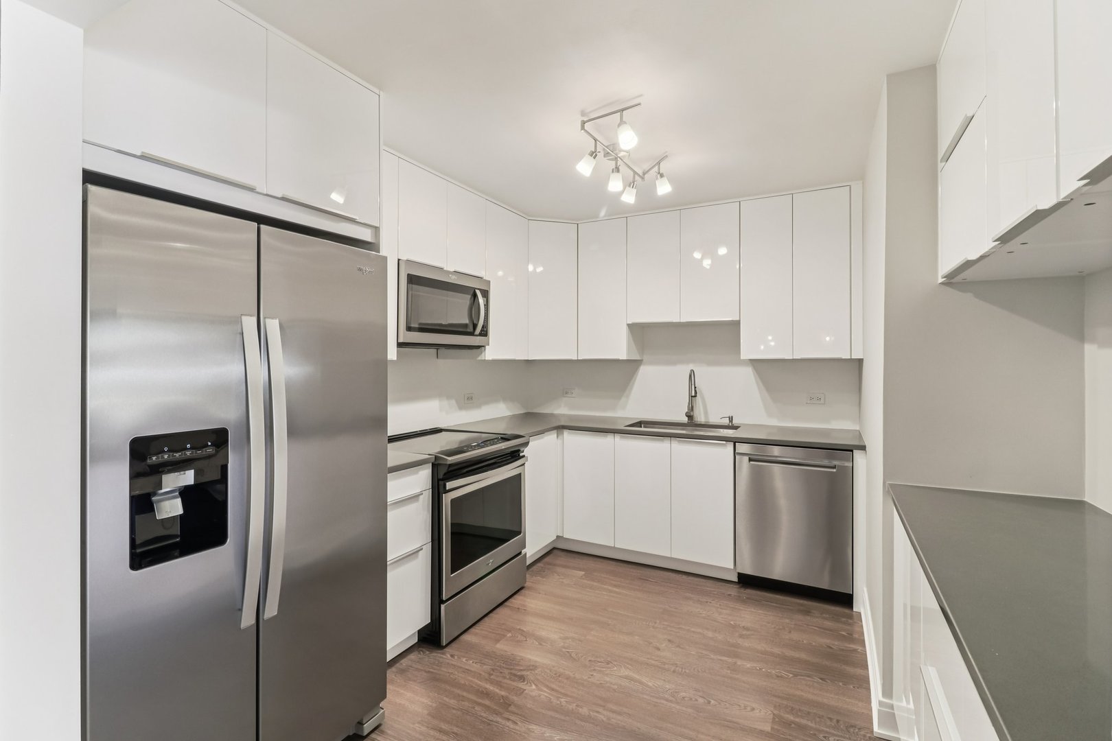 5450 Astor Lane #104, Rolling Meadows, IL 60008