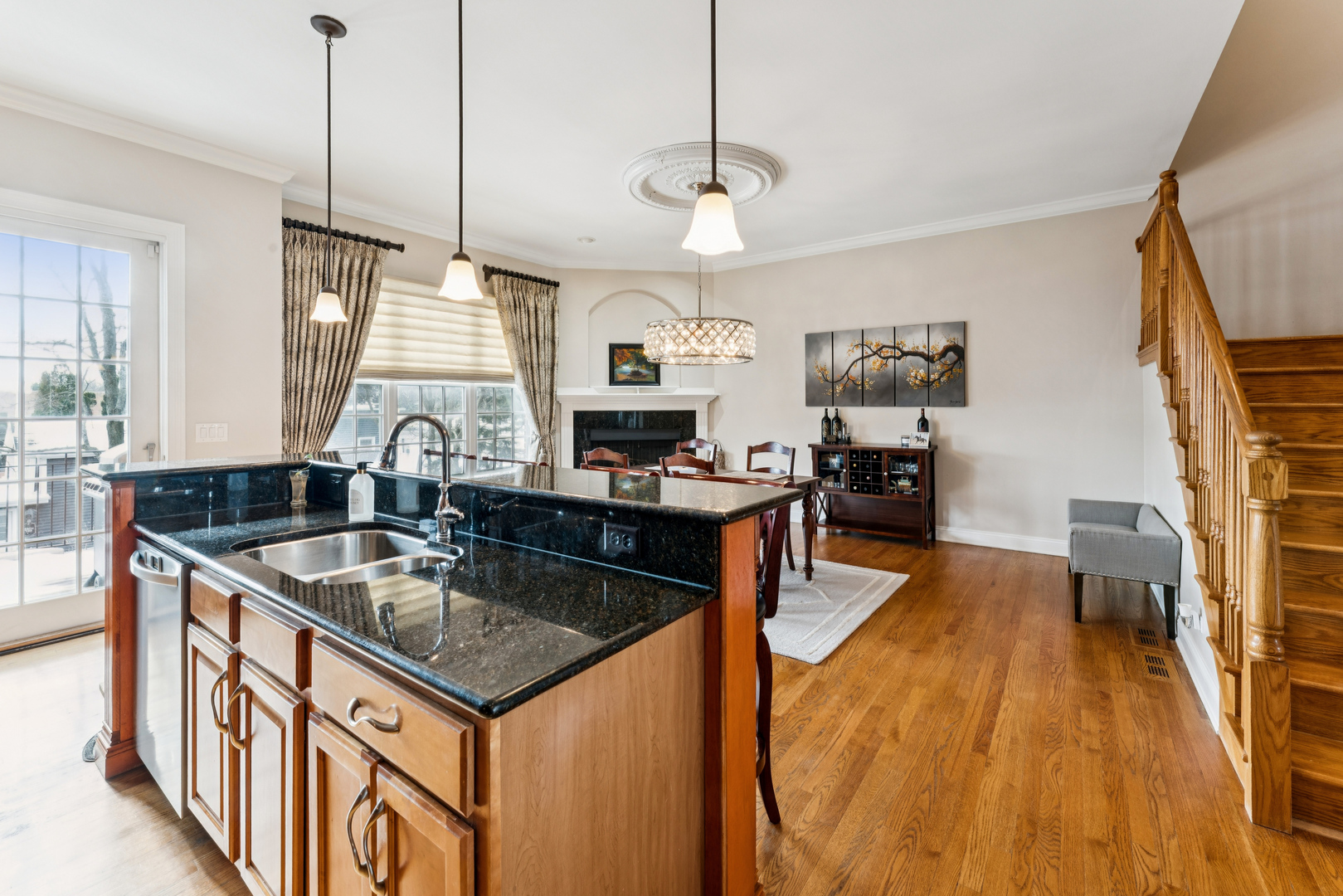 5 Illinois Avenue, Schaumburg, IL 60193