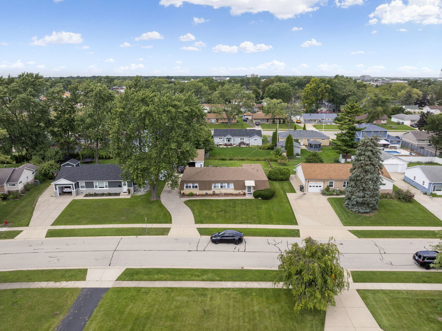 100 Des Plaines Lane, Hoffman Estates, IL 60169