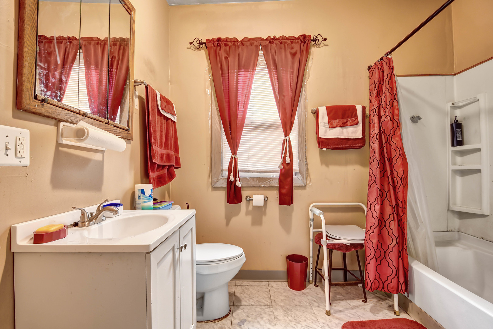 8212 S Bishop Street, Chicago, IL 60620