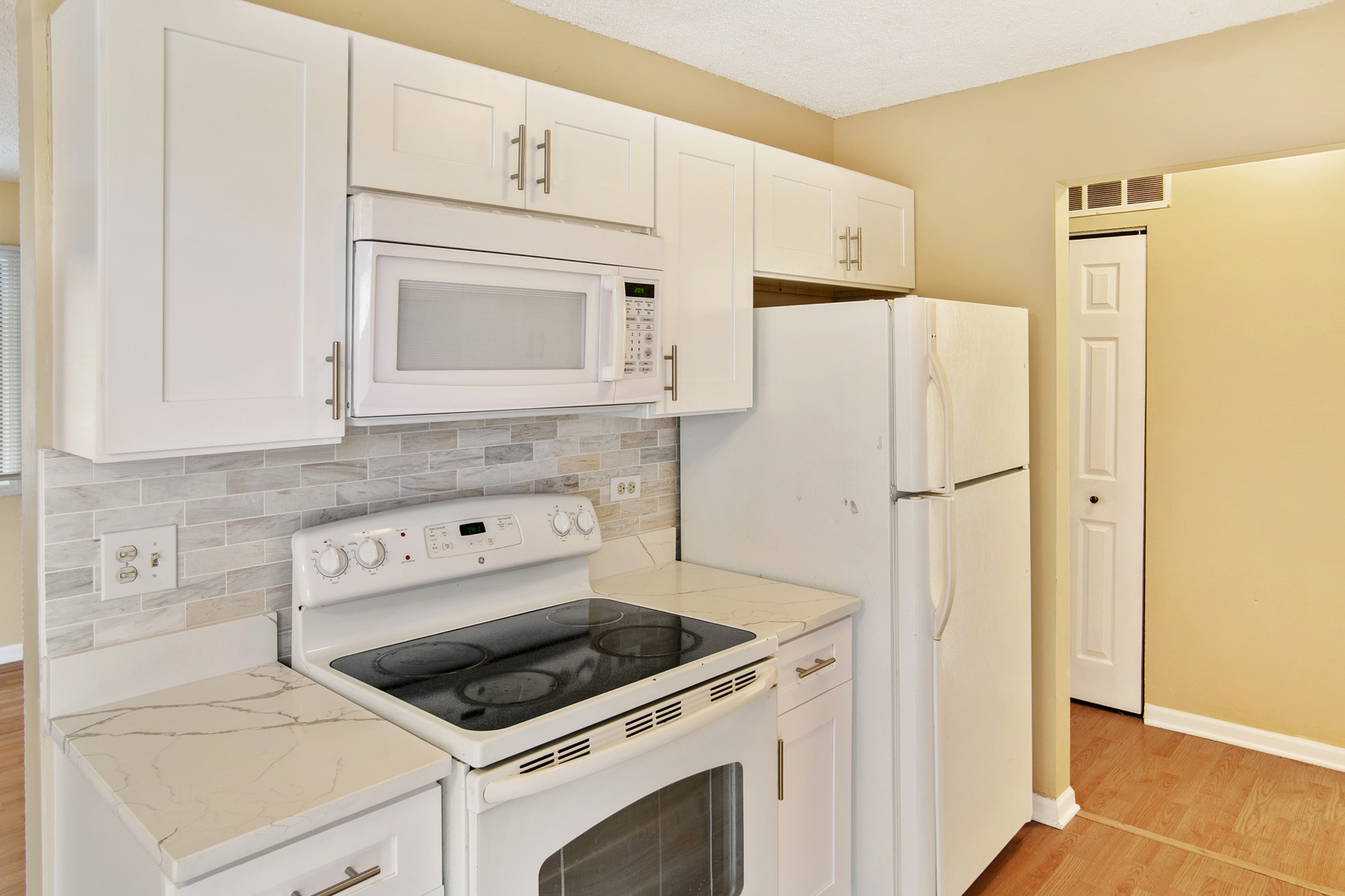 3382 FOX HILL Road, Aurora, IL 60504