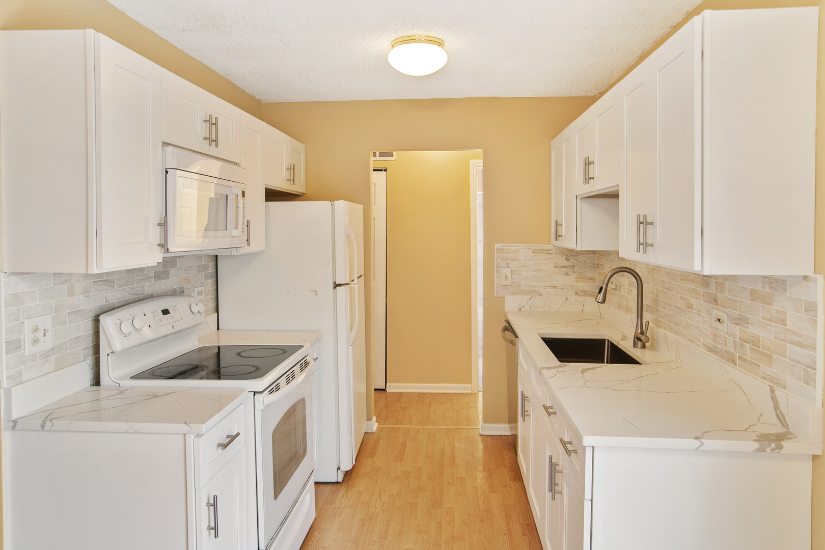 3382 FOX HILL Road, Aurora, IL 60504