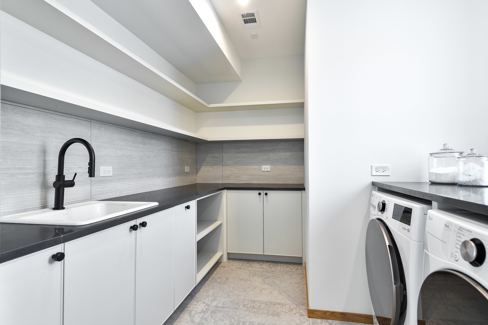 527 Kensington Court, Hinsdale, IL 60521