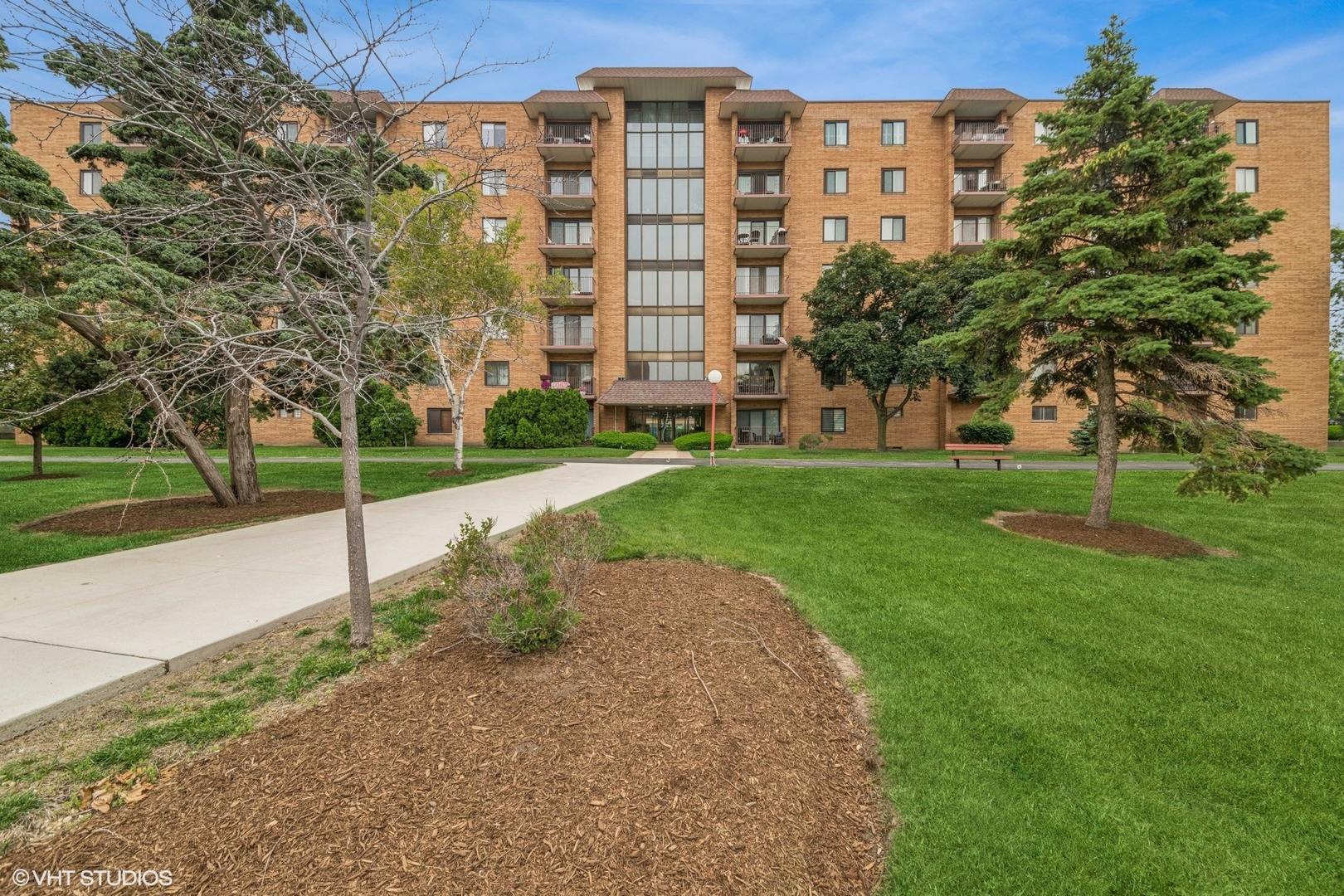 1717 W Crystal Lane #701, Mount Prospect, IL 60056