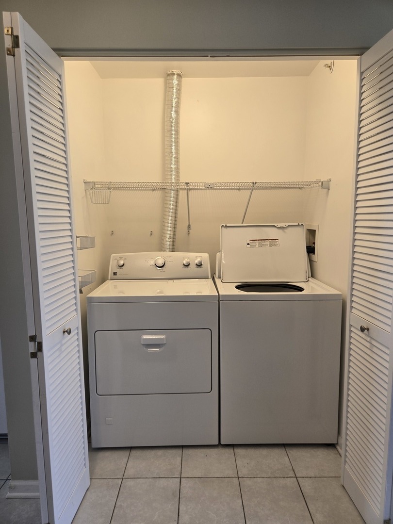 149 N Waters Edge Drive #F, Glendale Heights, IL 60139