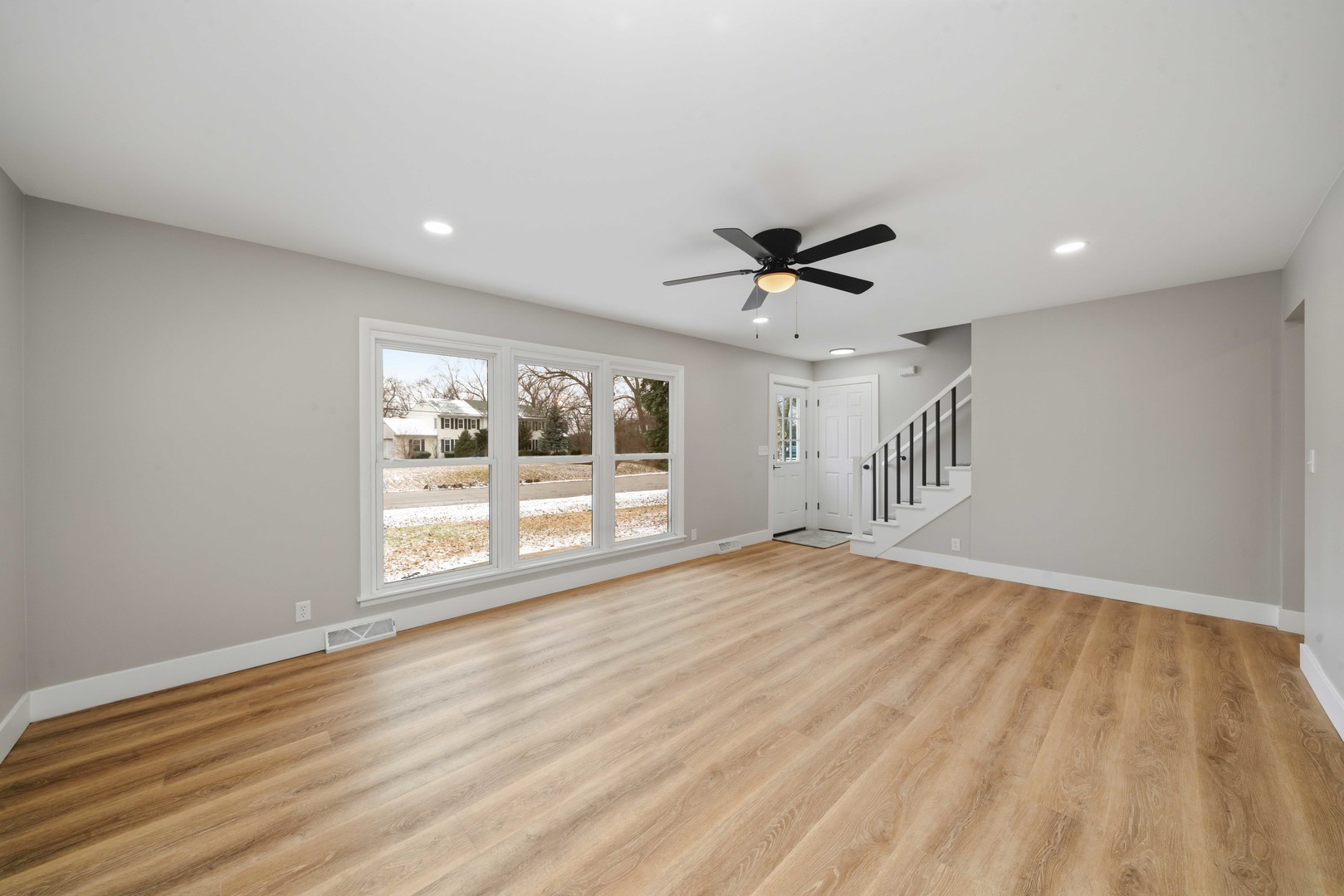 82 Ashlawn Avenue, Oswego, IL 60543