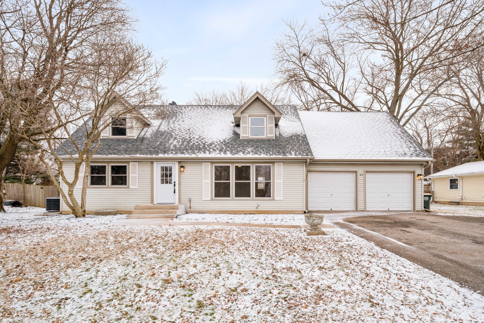 82 Ashlawn Avenue, Oswego, IL 60543