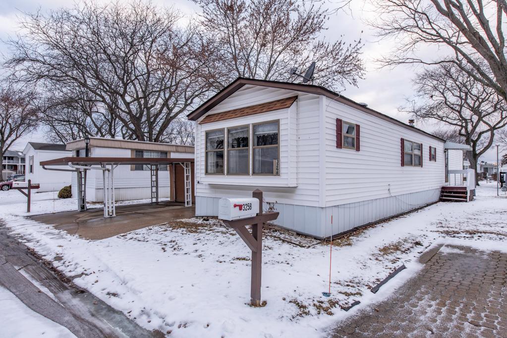 3268 Meadow Drive, Park City, IL 60085