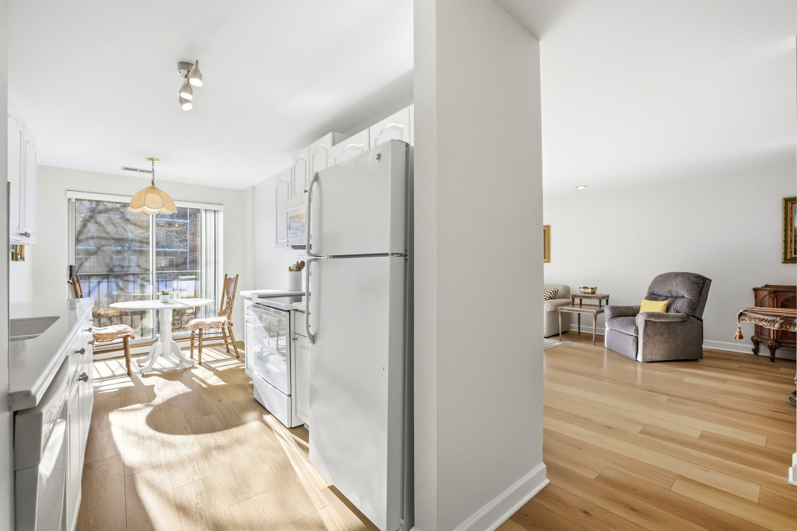 815 Leicester Road #109, Elk Grove Village, IL 60007