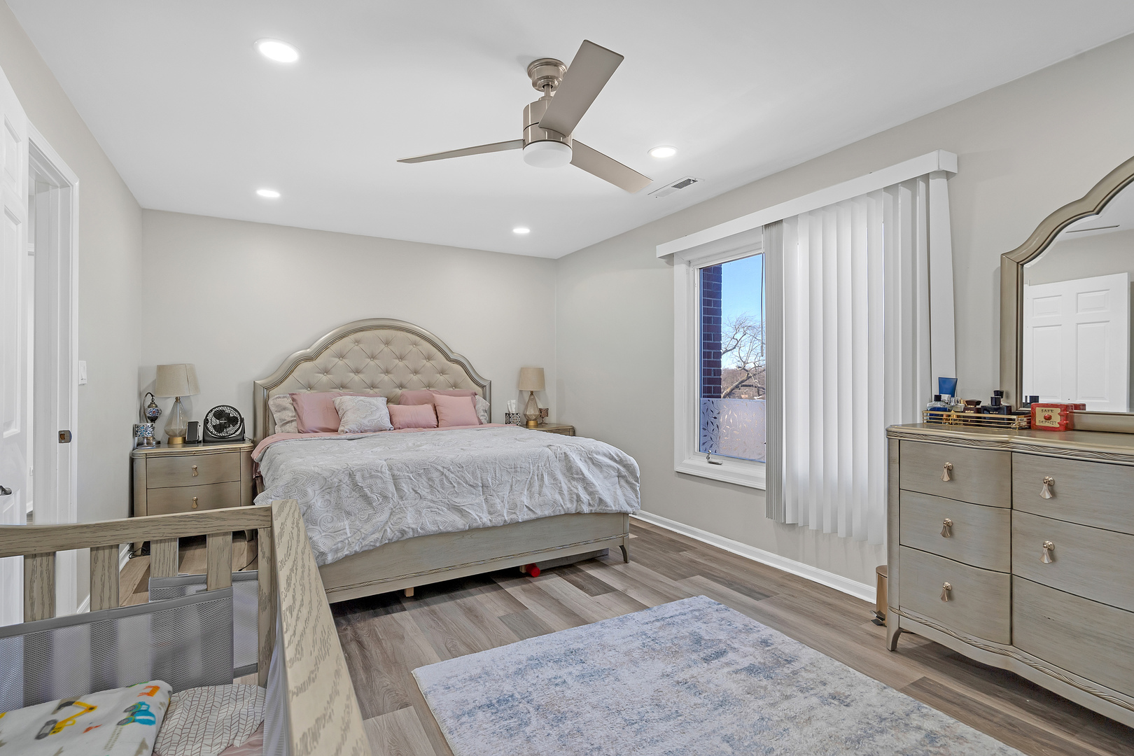 5200 Oakton Street #403, Skokie, IL 60077