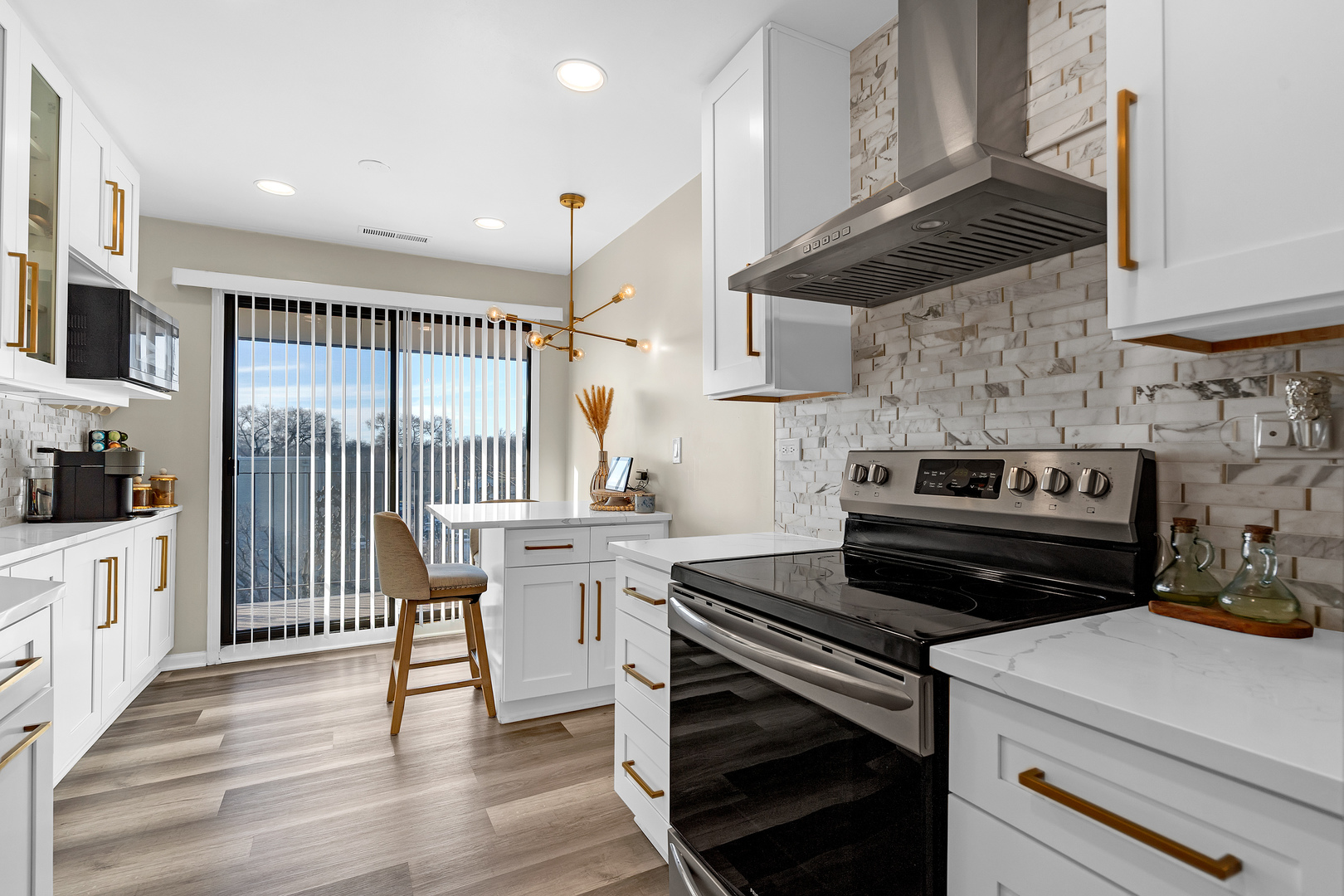 5200 Oakton Street #403, Skokie, IL 60077