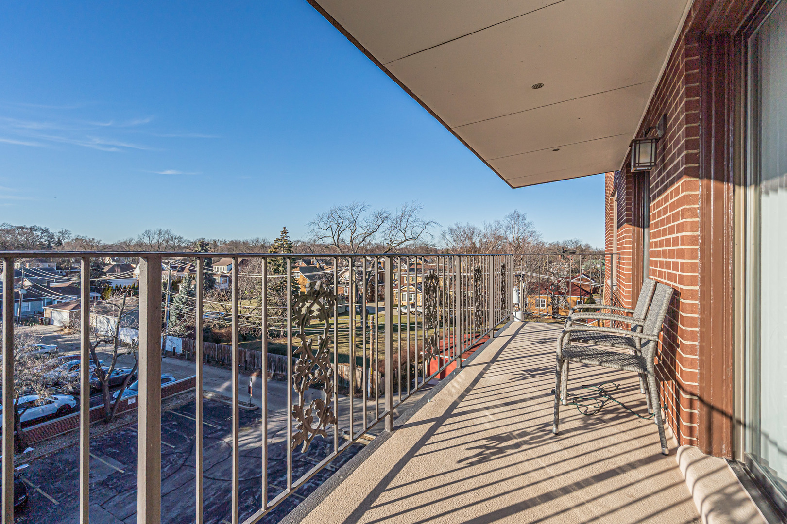 5200 Oakton Street #403, Skokie, IL 60077