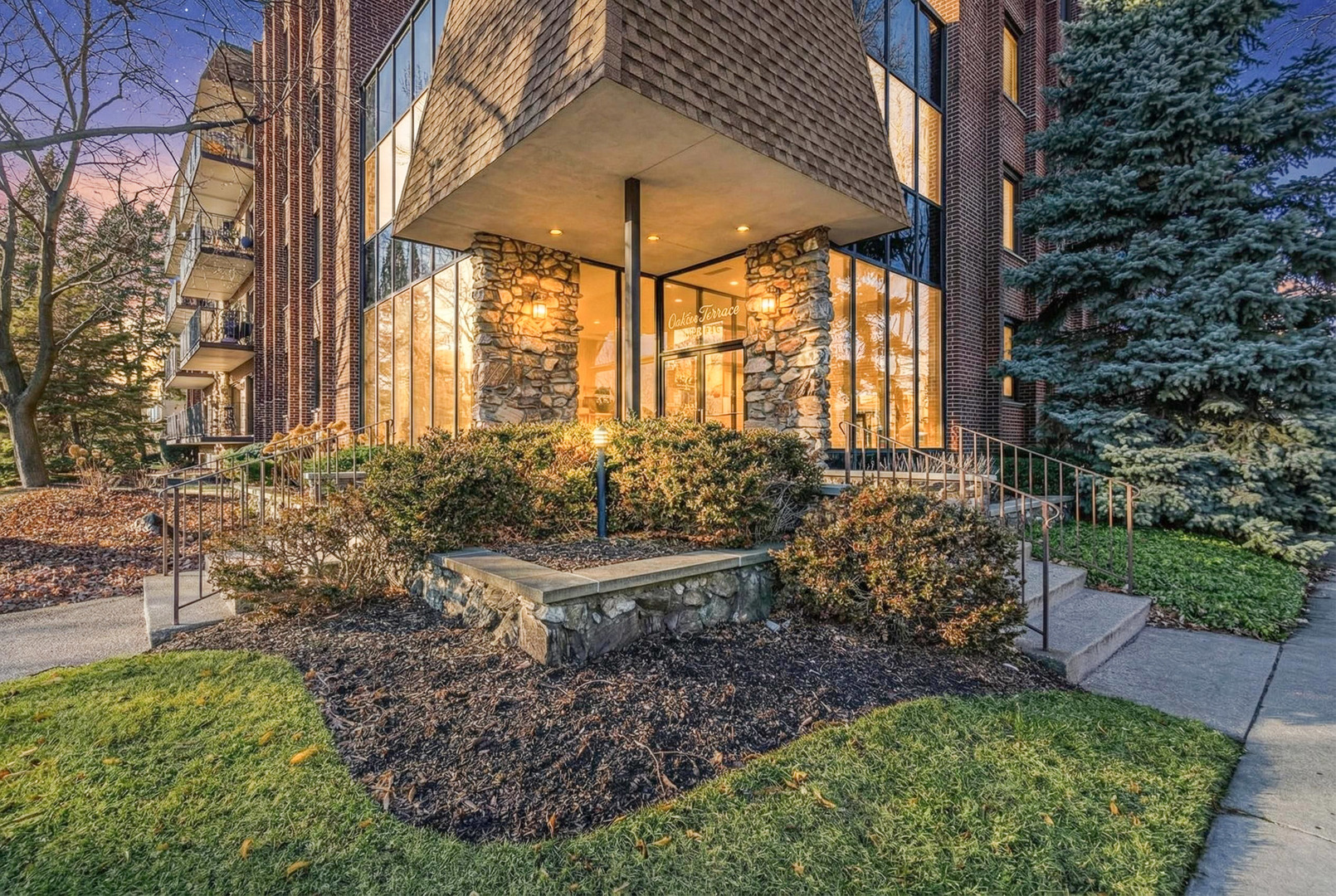 5200 Oakton Street #403, Skokie, IL 60077